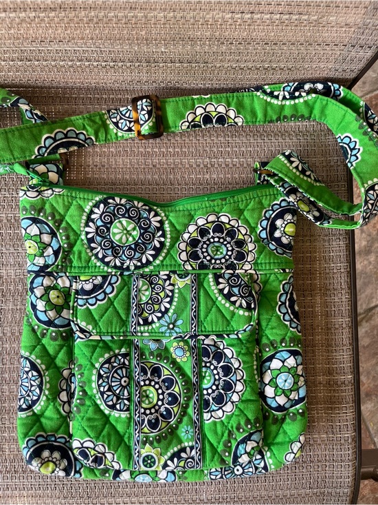 Vera Bradley Handbags - Vera Bradley Cupcakes Green Quilted Floral Medallion Crossbody Boho